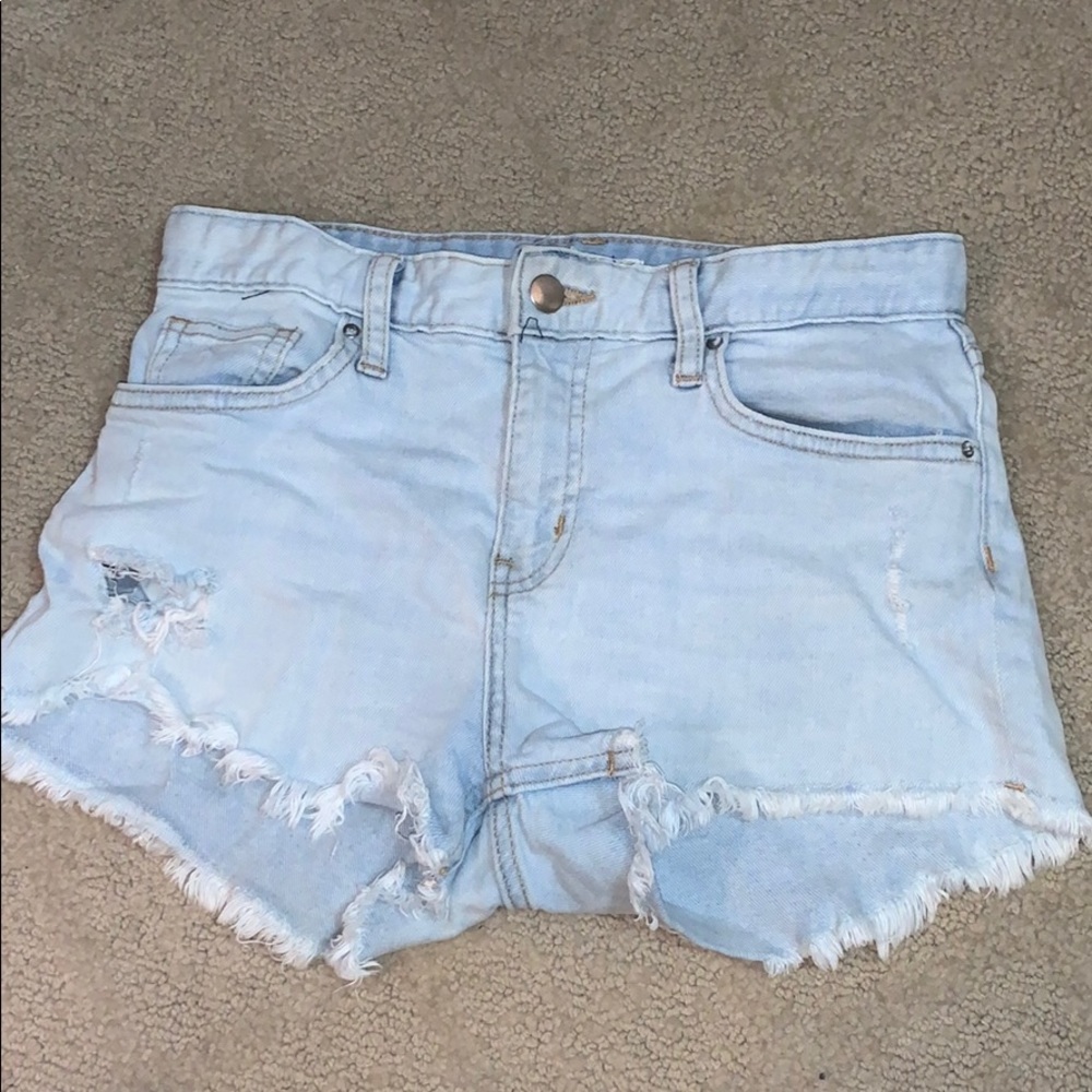 H&M light wash jean shorts